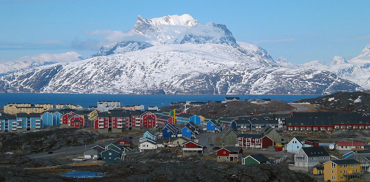 Nuussuaq-bydelen i Nuuk med Sermitsiaq i baggrunden